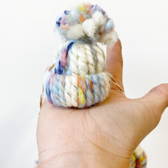 Handmade Winter Mini Knit Beanie Hat Christmas Garland Christmas Decorations - Picture 4 of 4